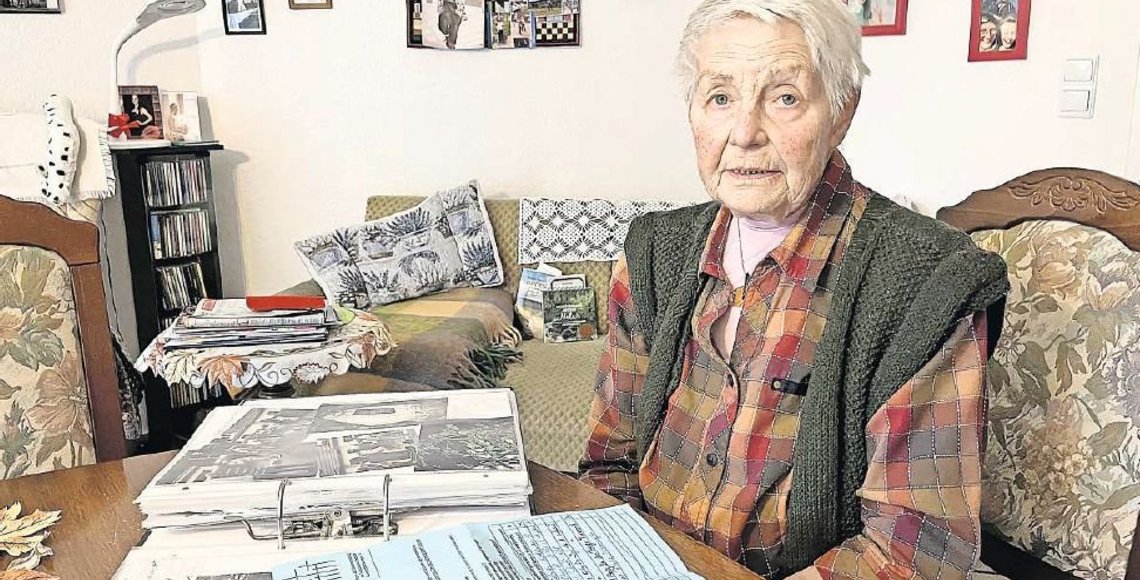 Anneliese Sahr engagiert sich seit über 30 Jahren für den Volksbund Deutsche Kriegsgräberfürsorge und sammelt Spenden. Auch mit 89 Jahren geht die Ribnitzerin noch von Tür zu Tür.