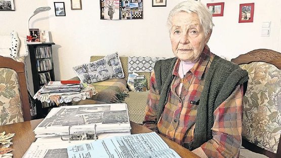 Anneliese Sahr engagiert sich seit über 30 Jahren für den Volksbund Deutsche Kriegsgräberfürsorge und sammelt Spenden. Auch mit 89 Jahren geht die Ribnitzerin noch von Tür zu Tür.