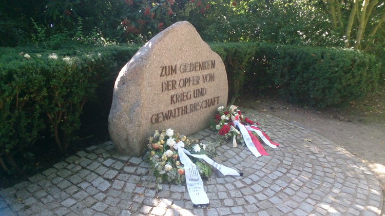 Gedenkstein - Soldatenfriedhof Rostocker Straße