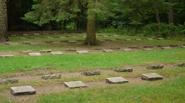 Kriegsgräberstätte - Lagerfriedhof Losten