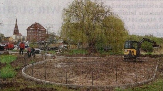 Blick auf die beginnenden Bauarbeiten des Gartens der Erinnerung in Demmin